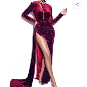 I am selling this gorgeous after 5 dress. It’s brand new and never been worn.